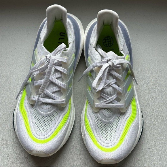 Adidas Ultraboost Light running shoes in white with lime green - Picture 2 of 5